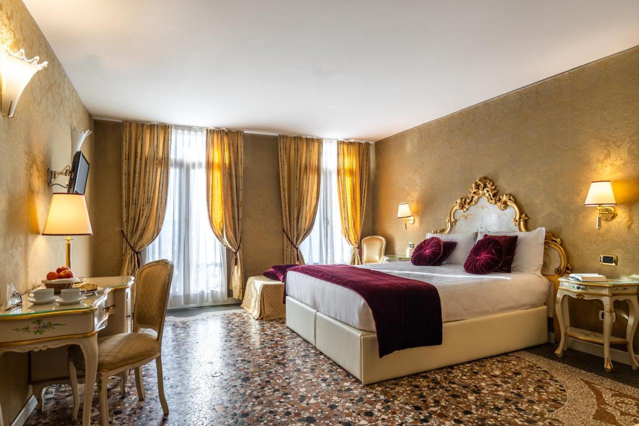 Family Triple Room Canal View