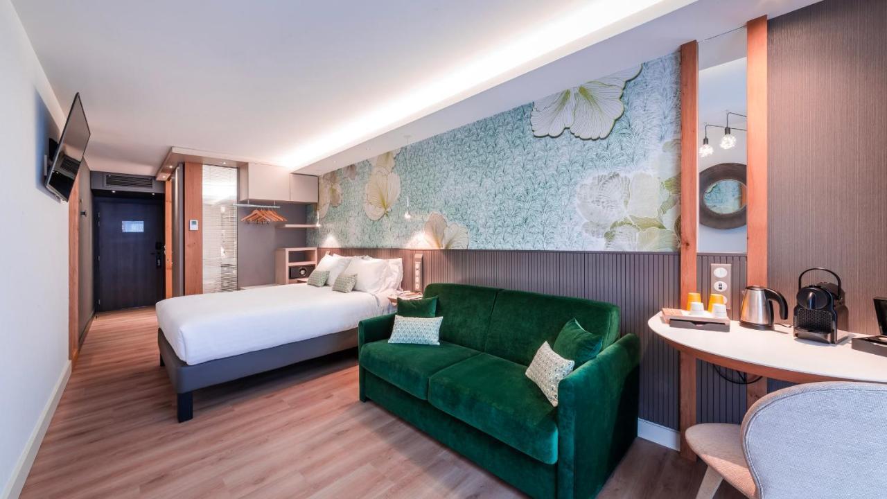 Premium Queen Room sofa bed,762450040:JPEG