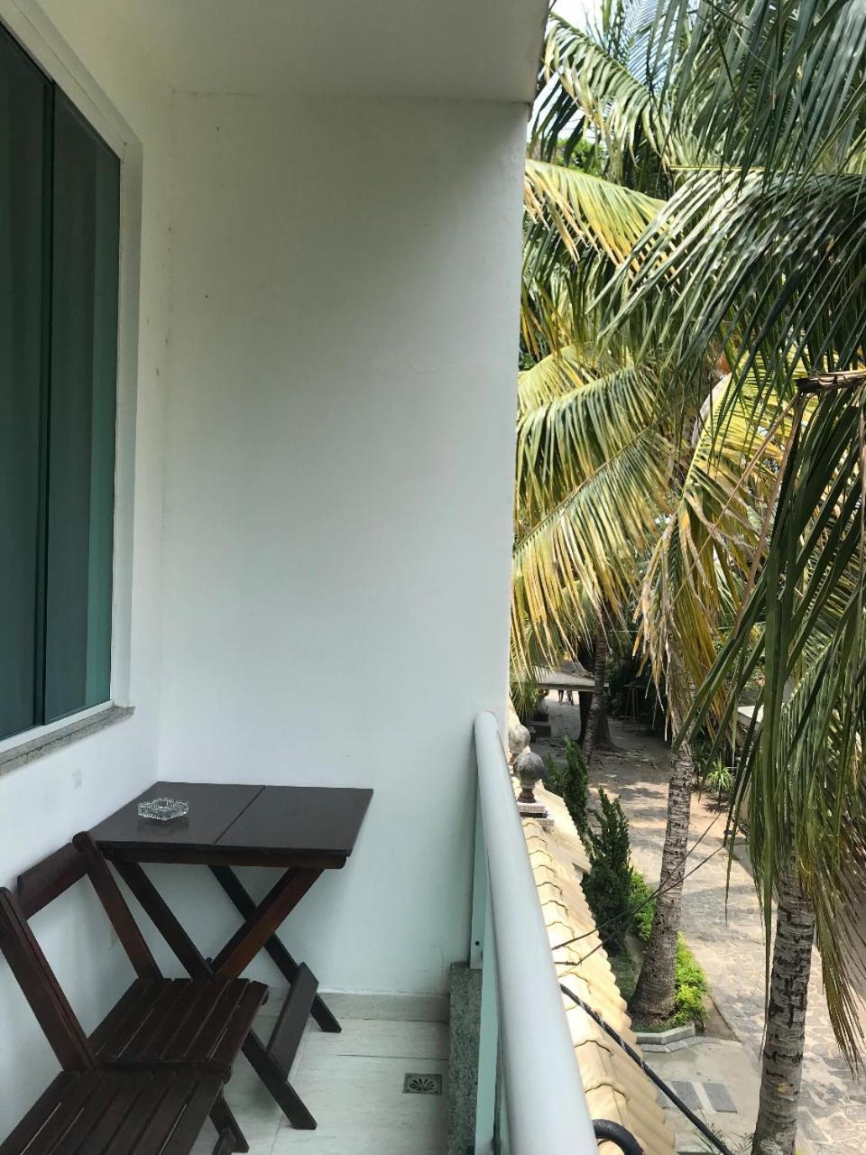 Suite Balcony Couple