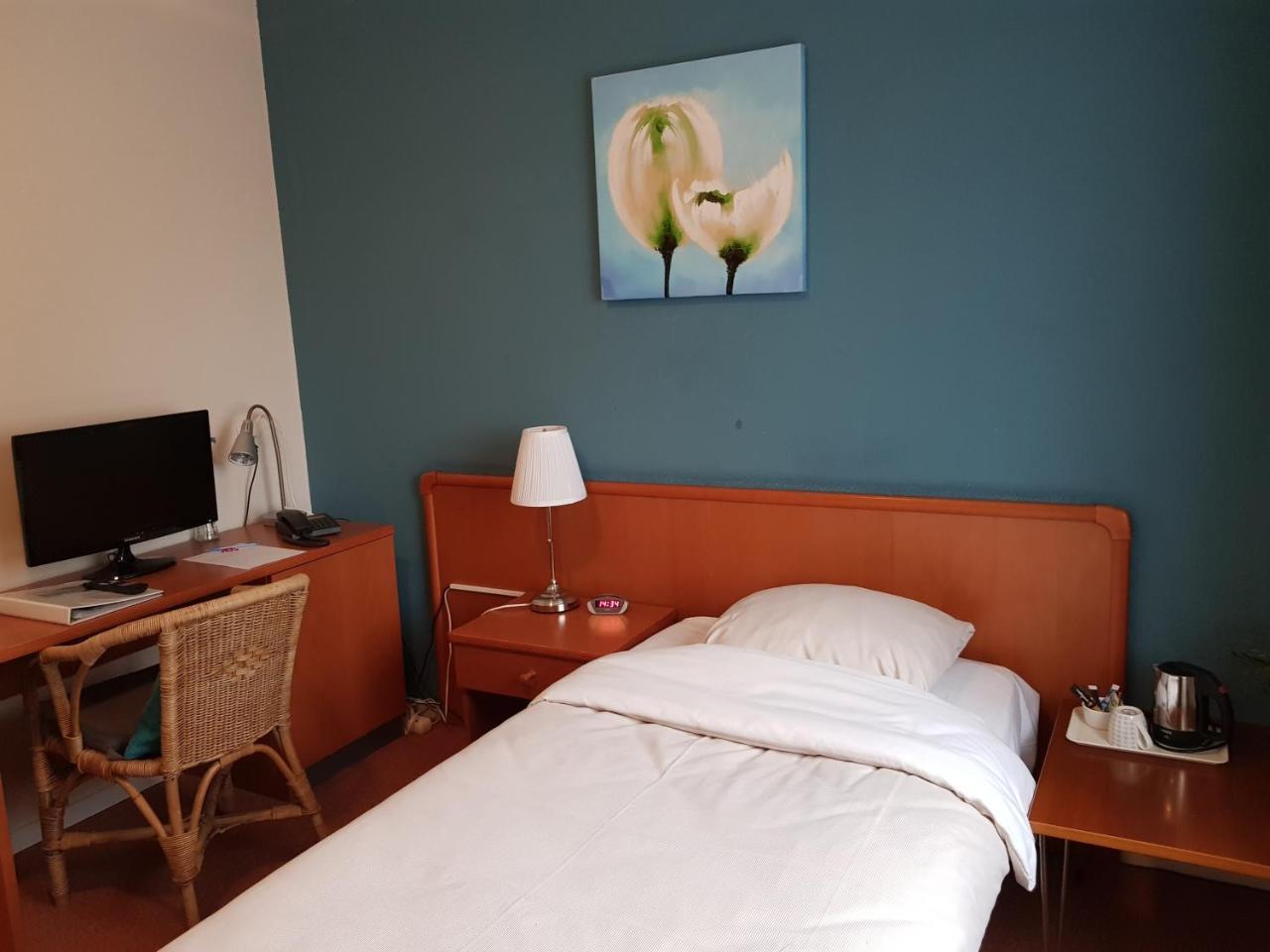 Standard Single Room,702426826:JPEG