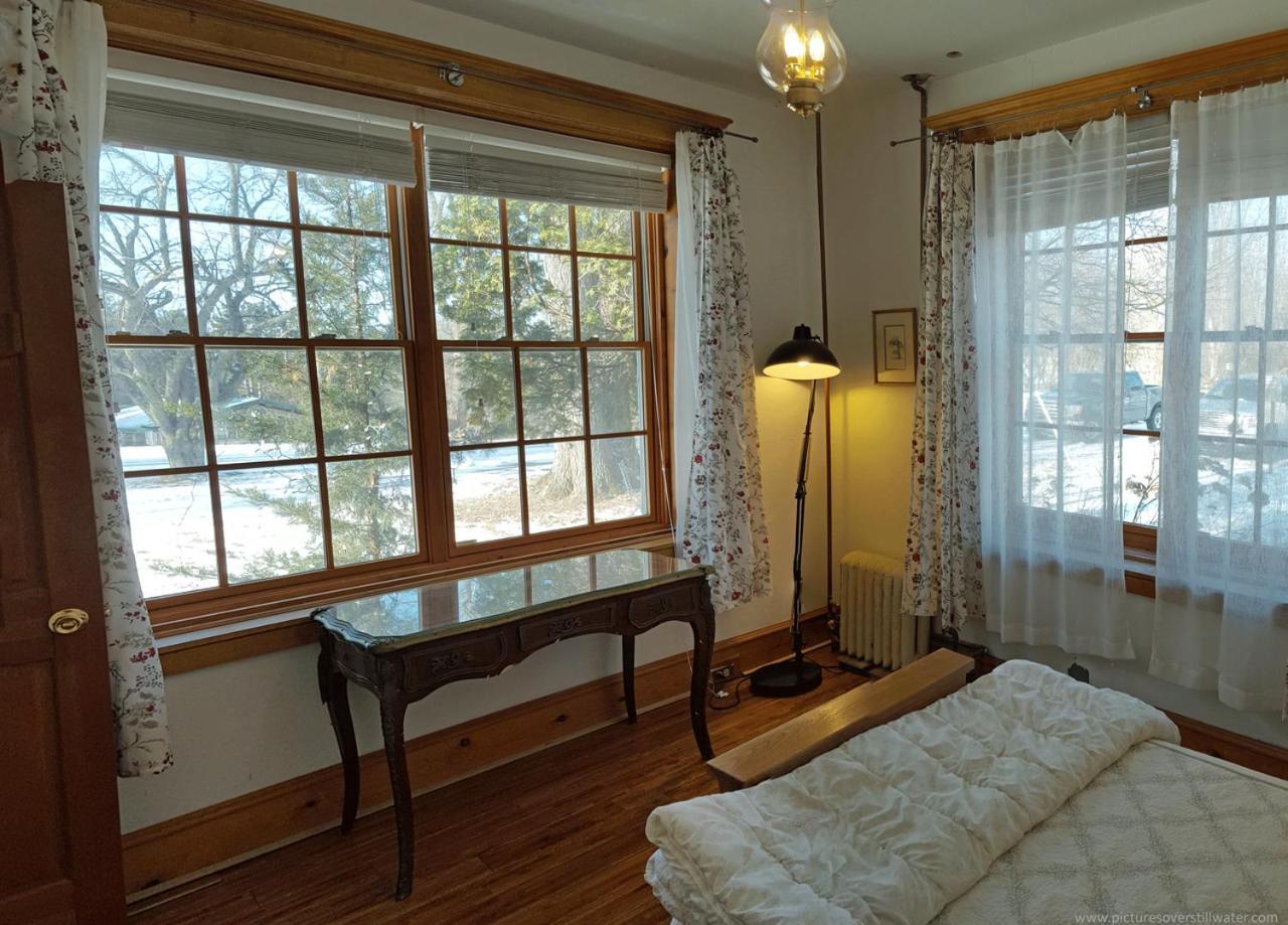 Deluxe Queen Room Fireplace
