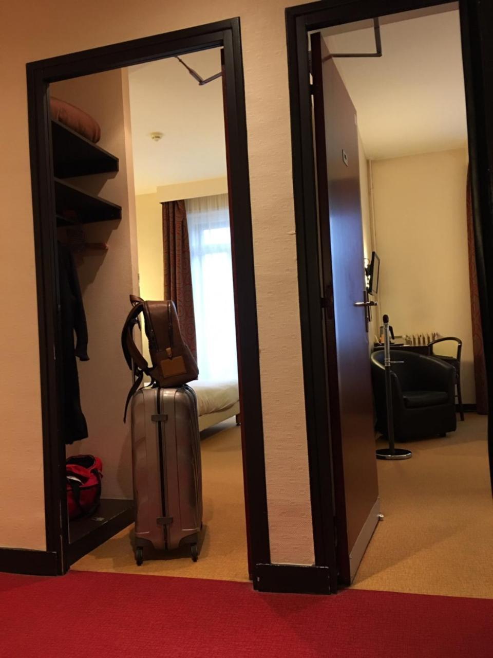 2 Adjacent Room,762689260:JPEG