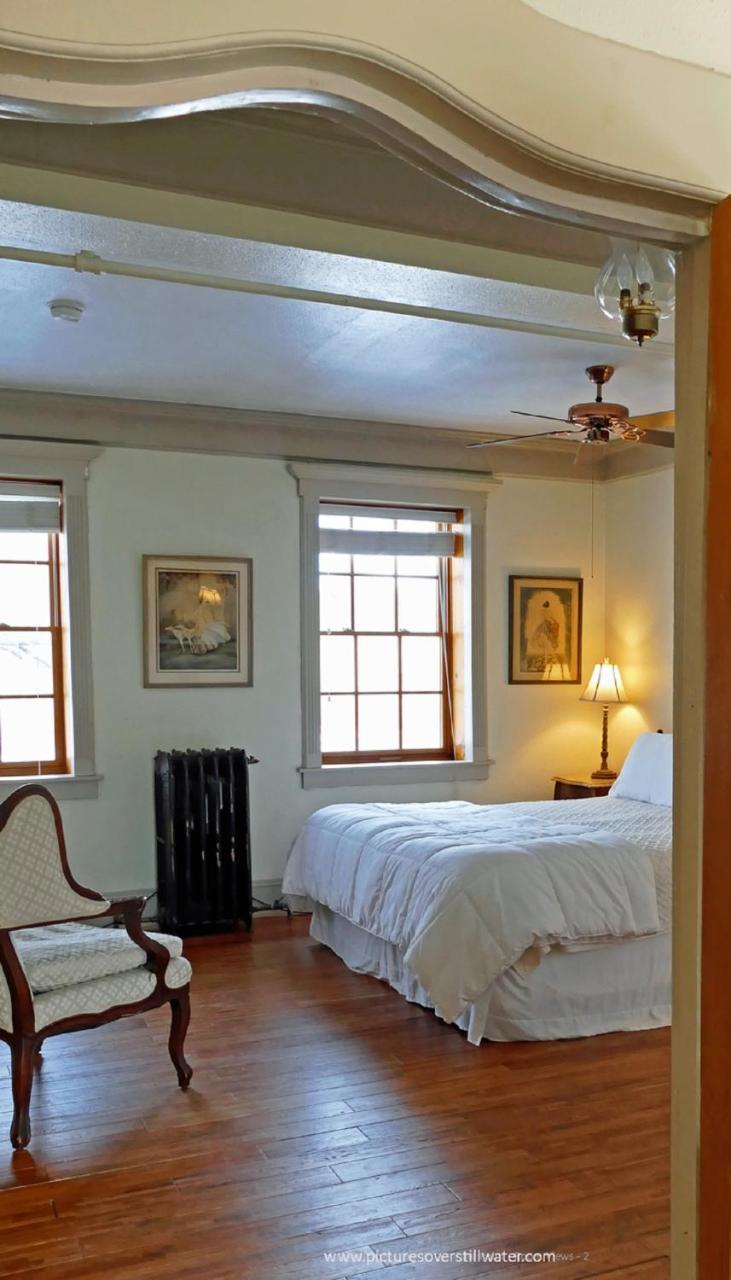Deluxe King Room Fireplace