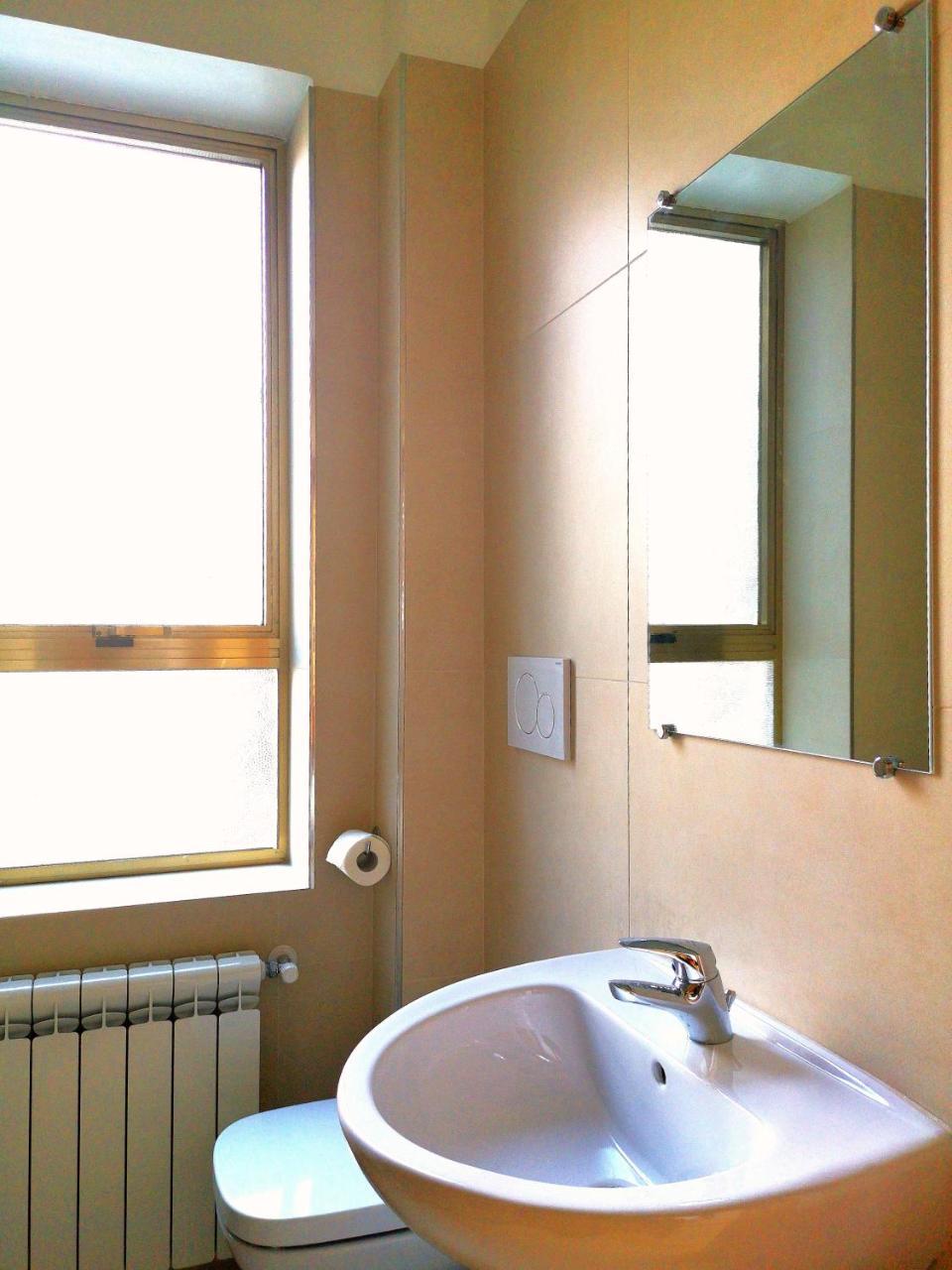 Single Room with Shared Bathroom,762691075:JPEG