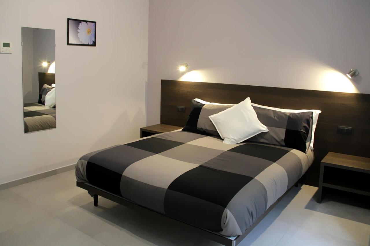 Large Double Room,763522384:JPEG