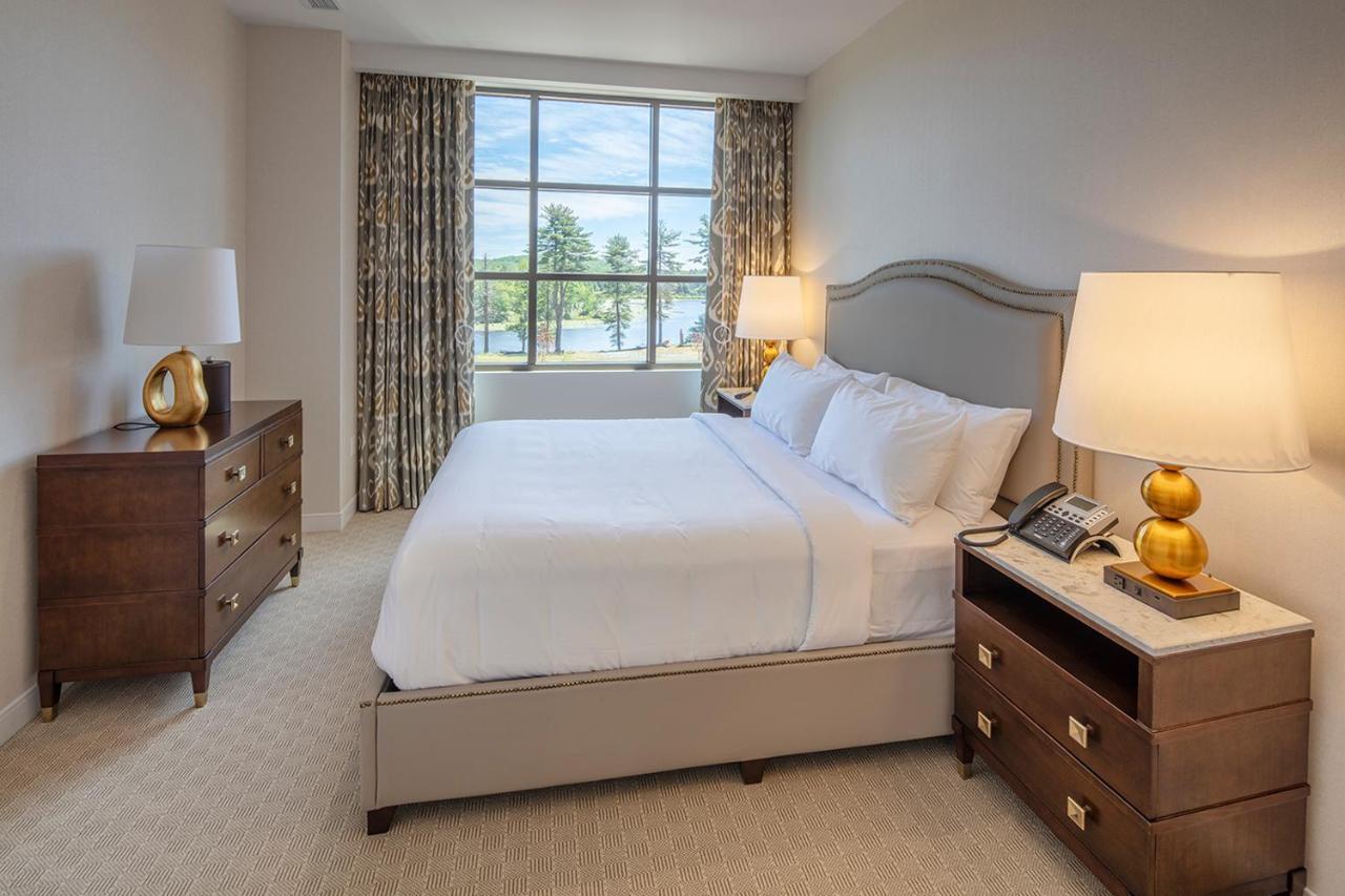 Lakeview King Suite with Balcony- Yoga & Wellness Activities