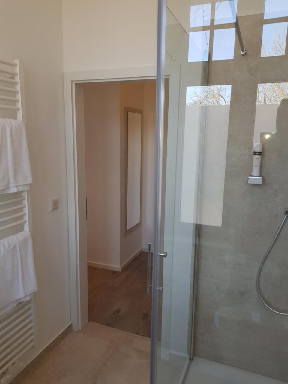 Suite,764546980:JPEG