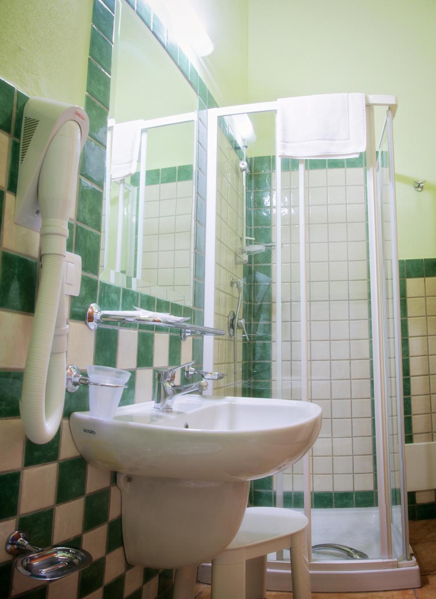 Triple Room,1084449556:JPEG
