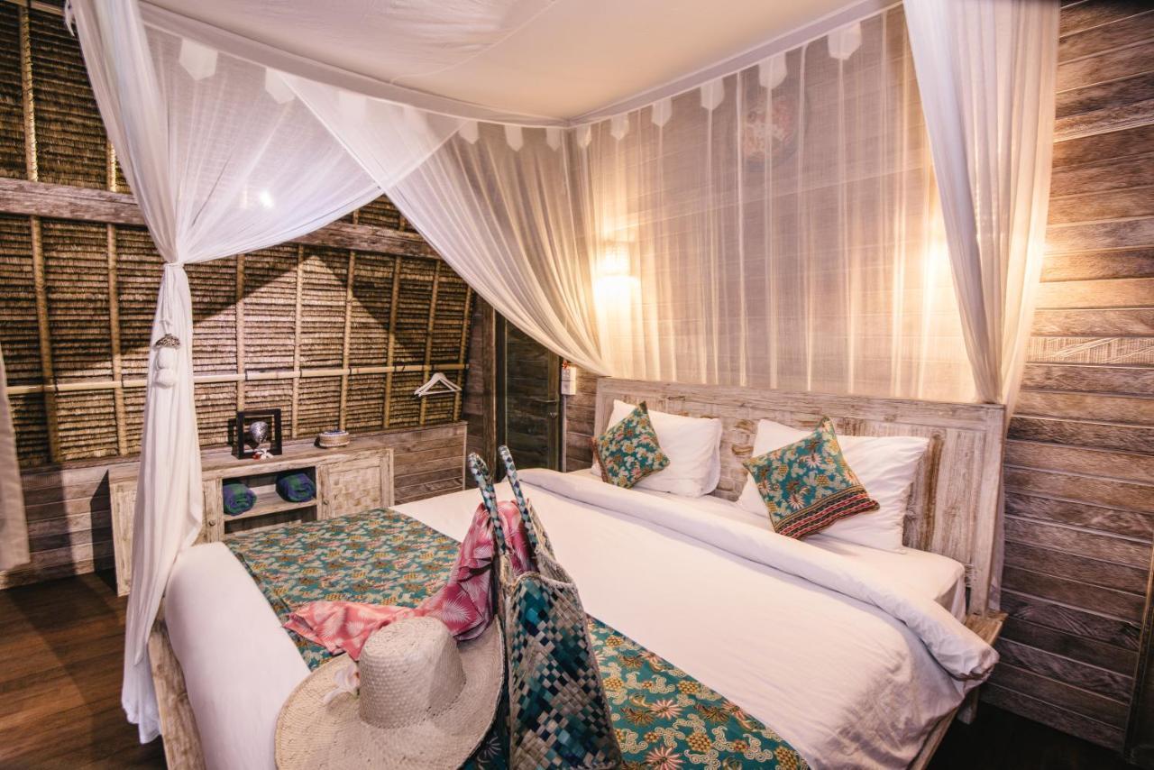 Deluxe Huts Ocean View