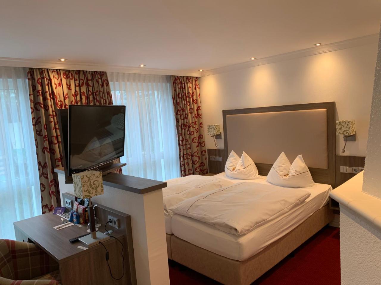 Deluxe Double Room Shower