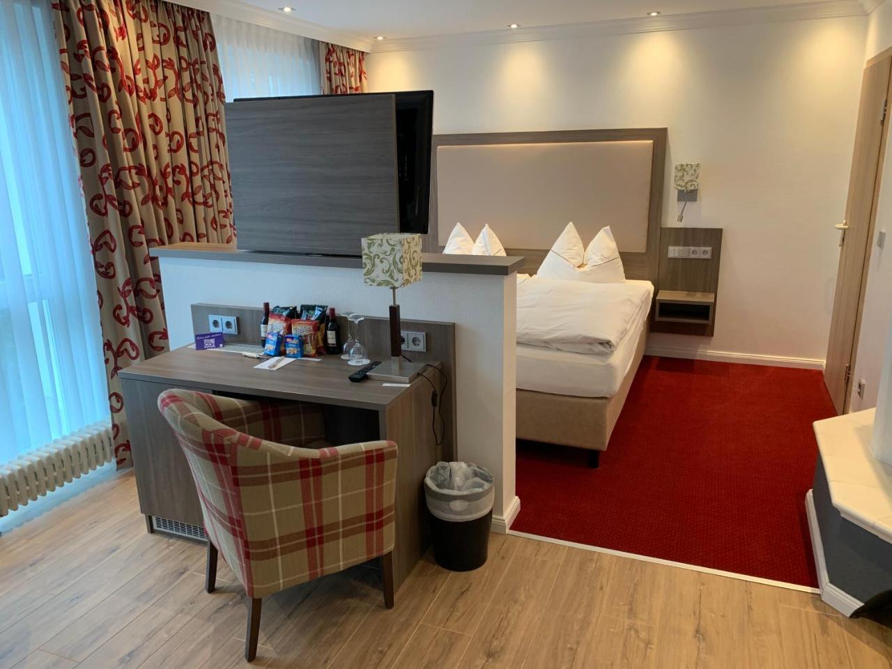 Deluxe Double Room Shower,765845593:JPEG