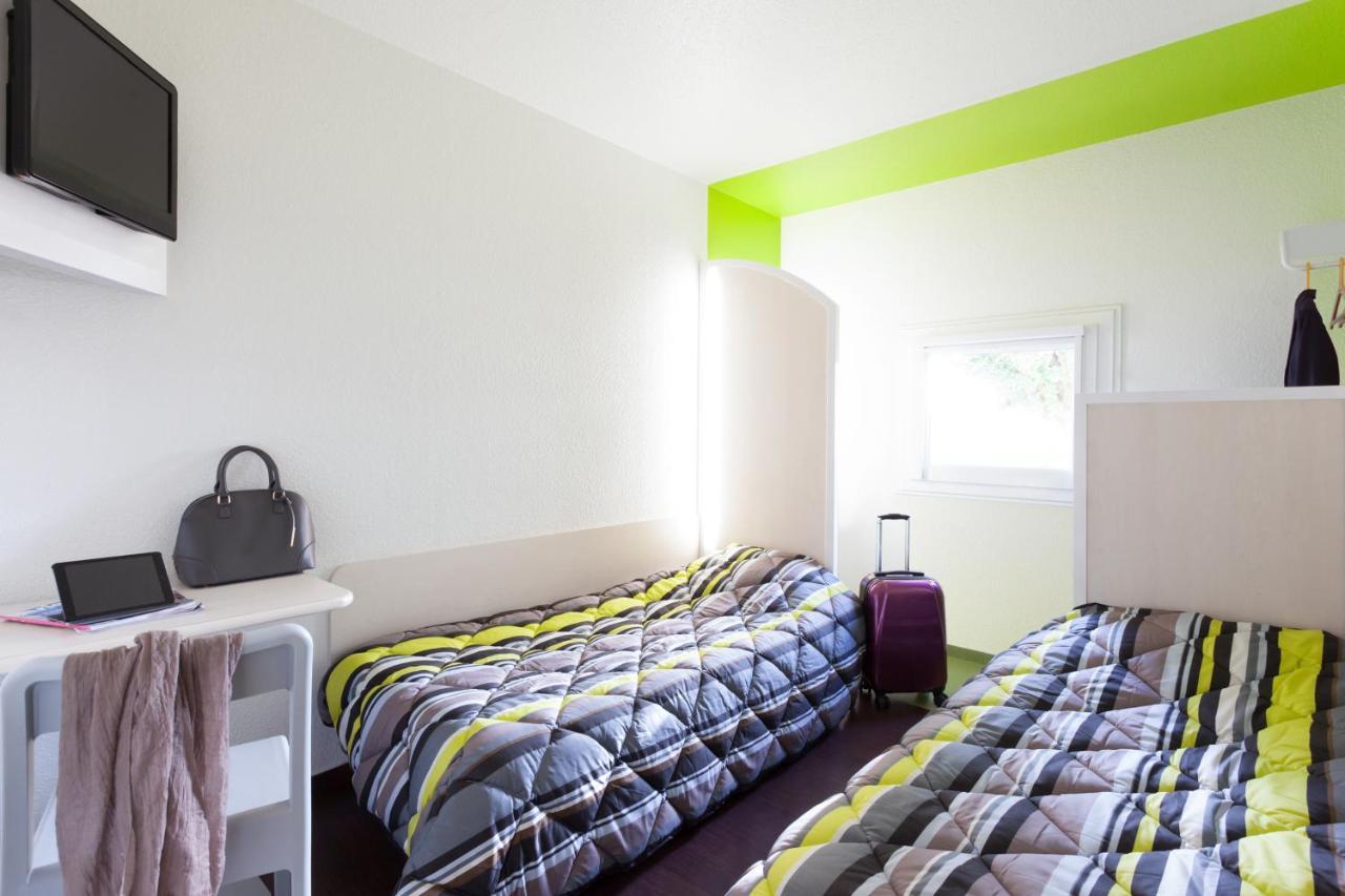 Chambre Lits Jumeaux avec Salle de Bains Commune
