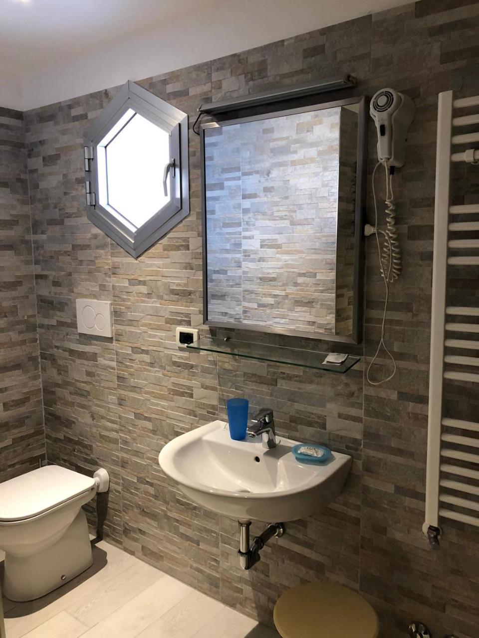 Basic Triple Room,766013794:JPEG