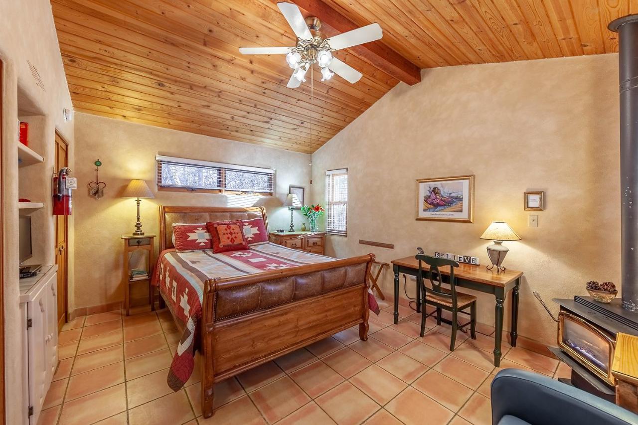 Deluxe Queen Room Kokopelli