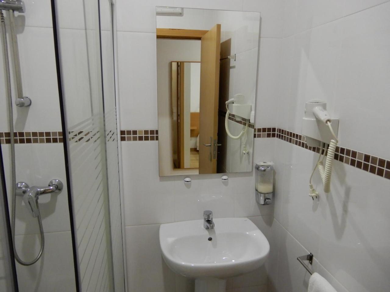 Twin Room Private Bathroom