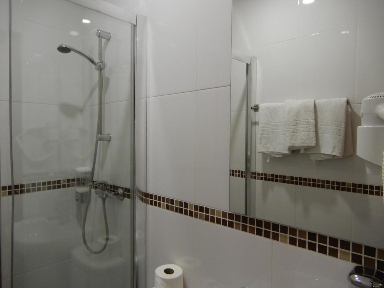 Triple Room,766131676:JPEG