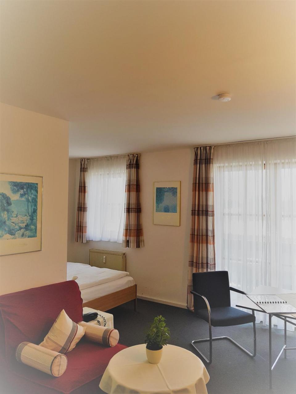 Single Room,766478149:JPEG