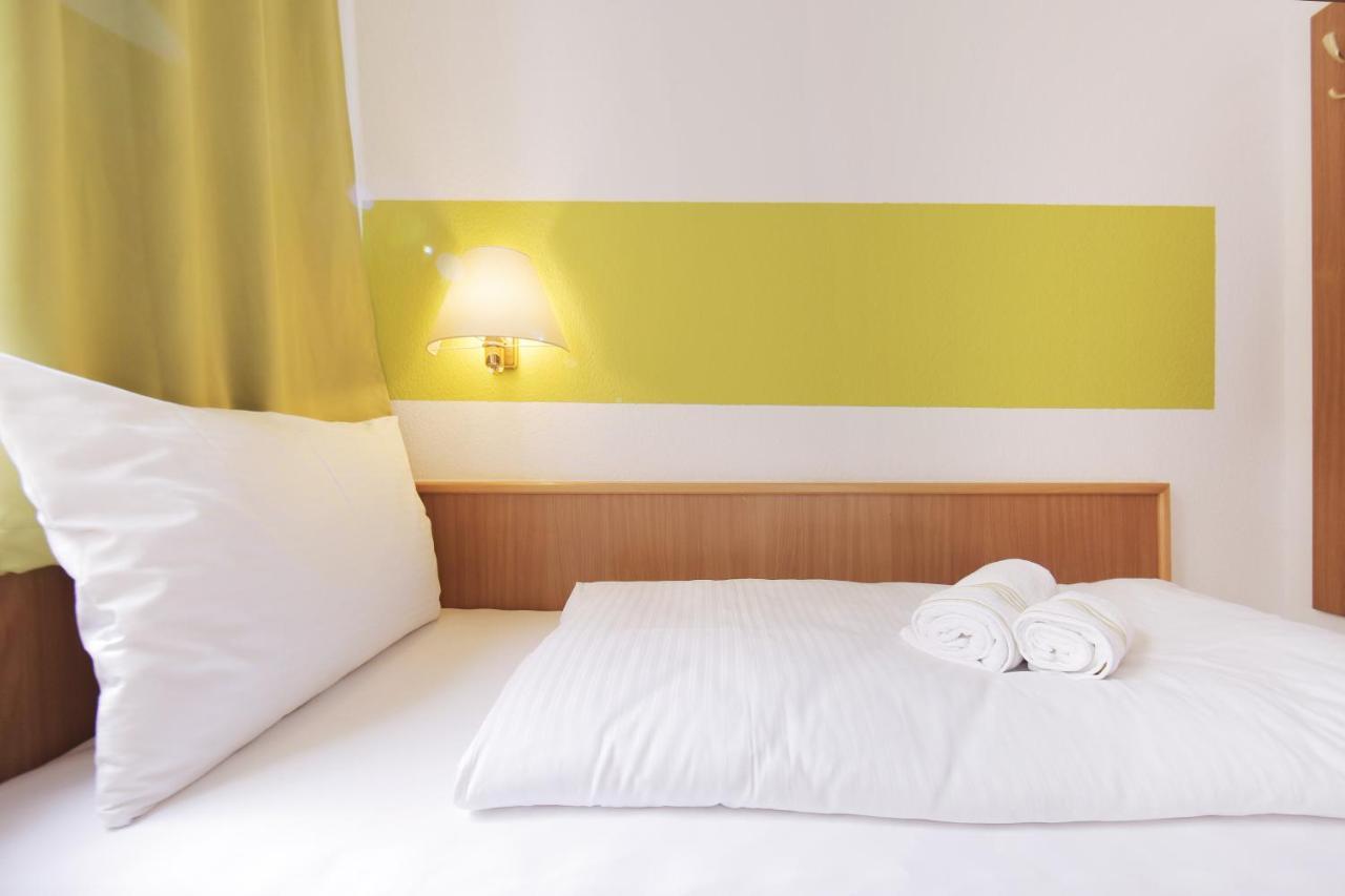 Single Room,767017498:JPEG