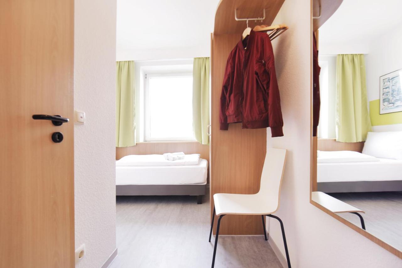 Single Room,767016868:JPEG