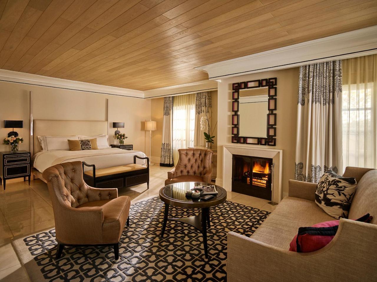 Grand Deluxe Room Patio Fireplace