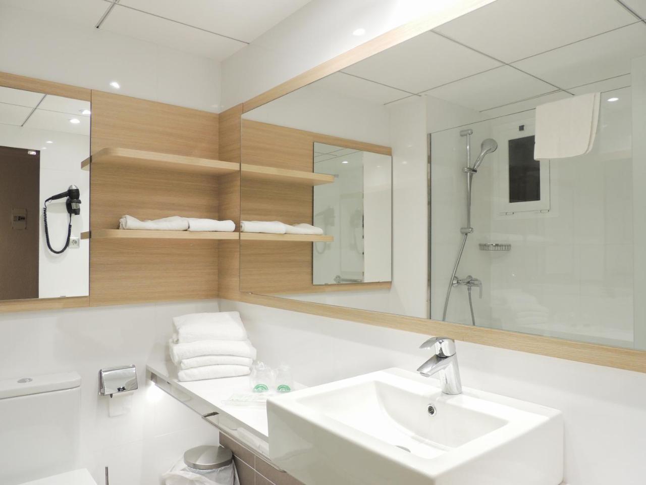 Standard Triple Room,932385391:JPEG