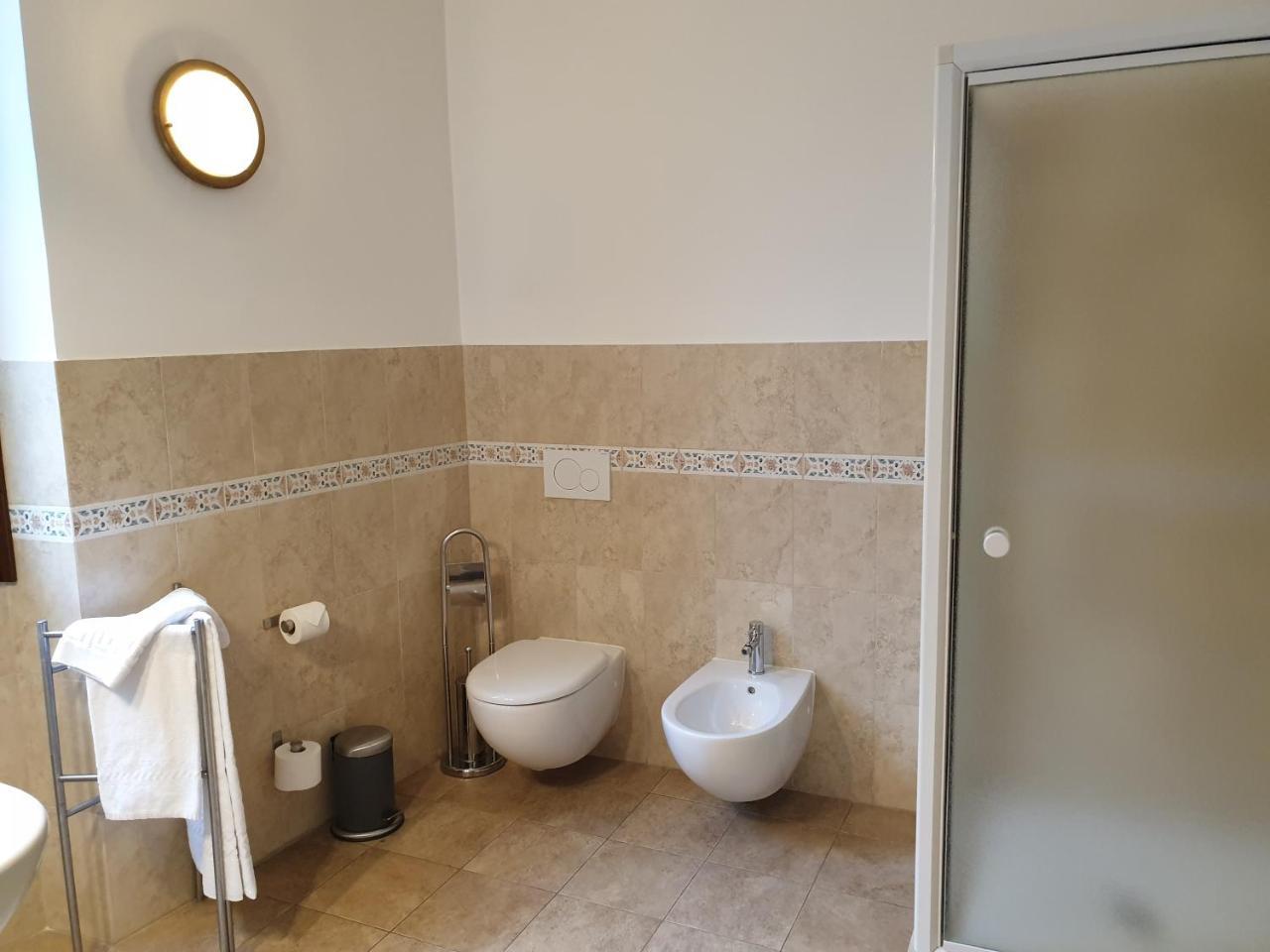Single Room,769436236:JPEG