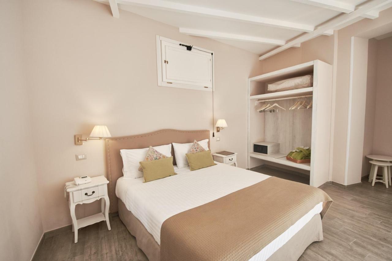 Deluxe Double Room Bath