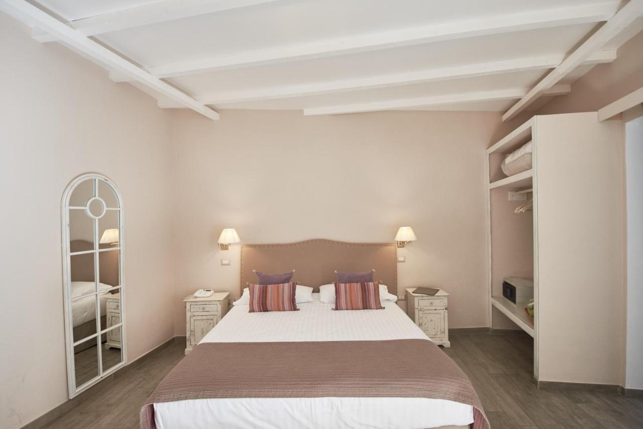 Deluxe Double Room Bath