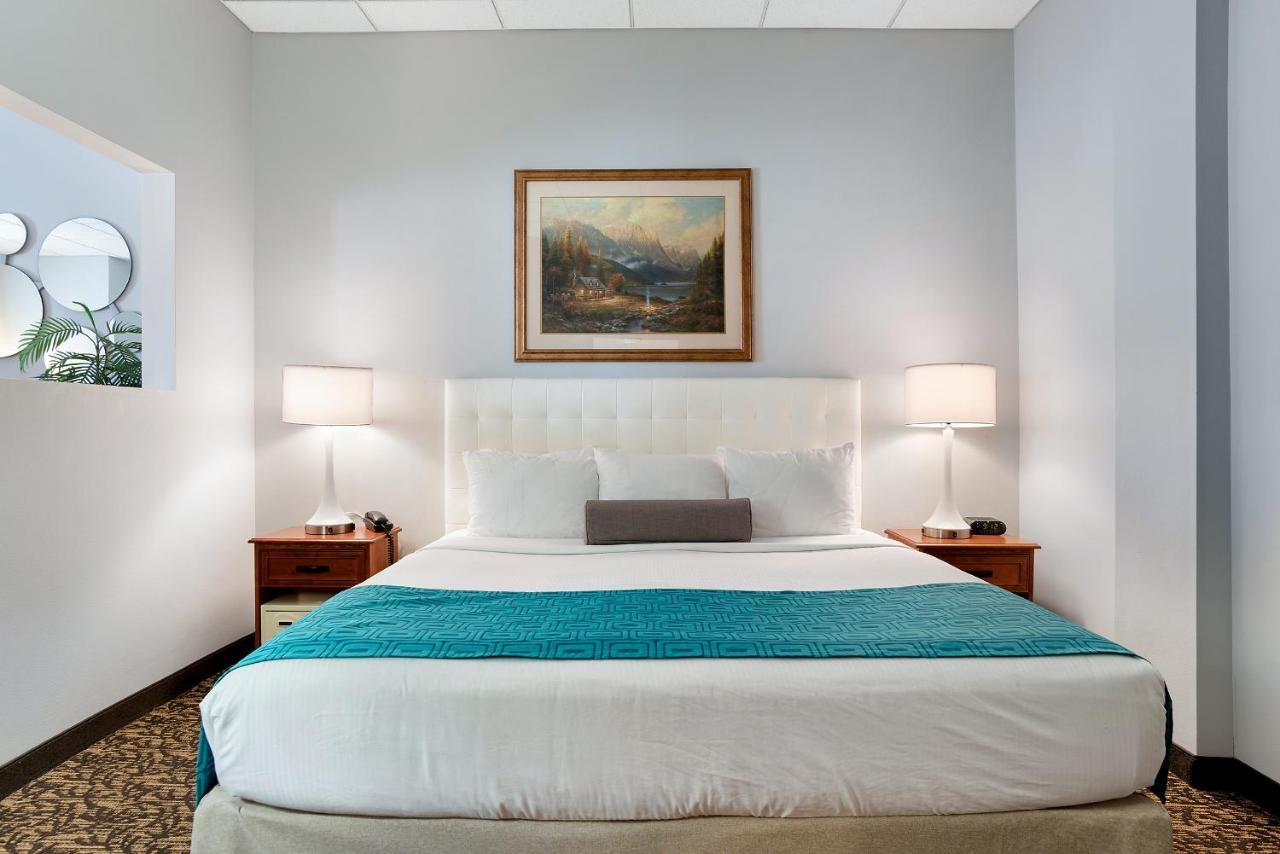 Studio Suite 1 King Bed Non-Smoking