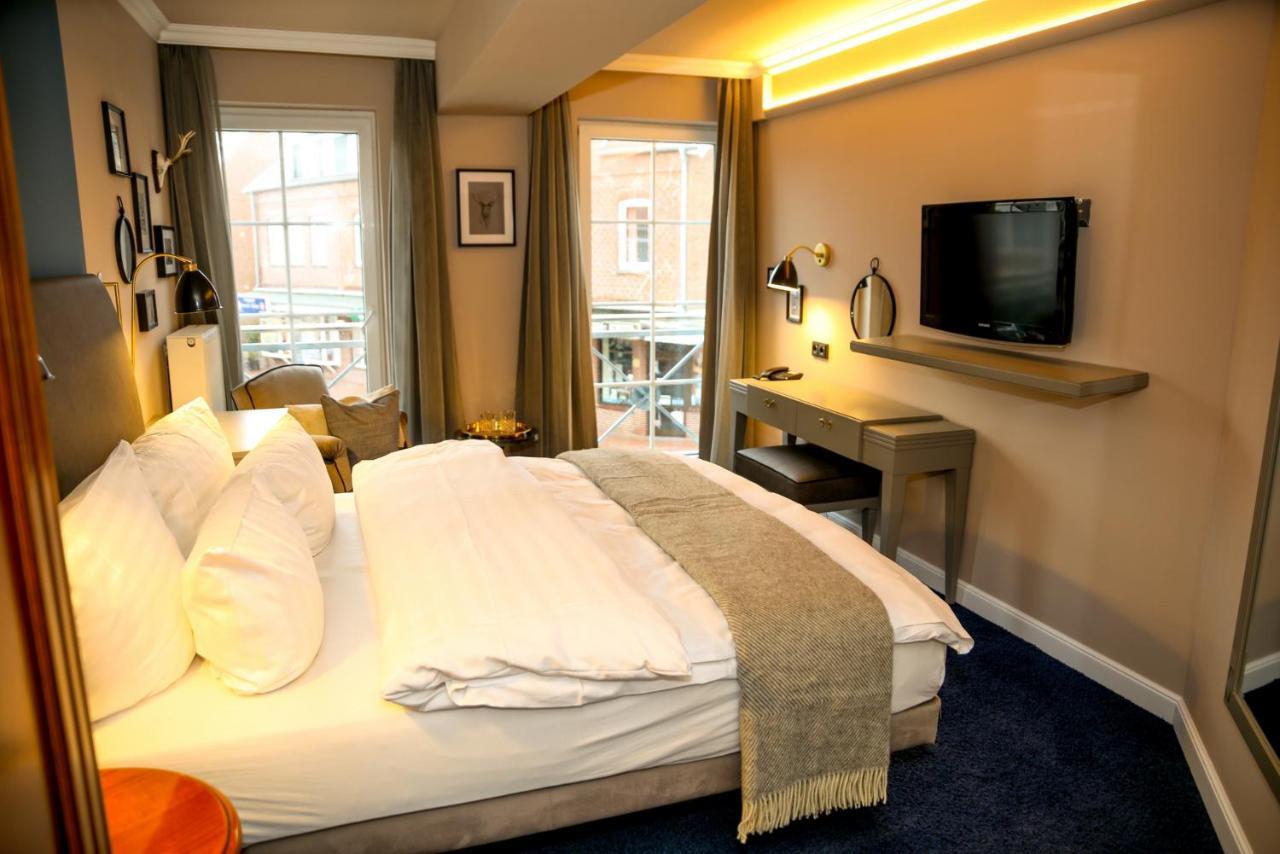 Double Room Economy