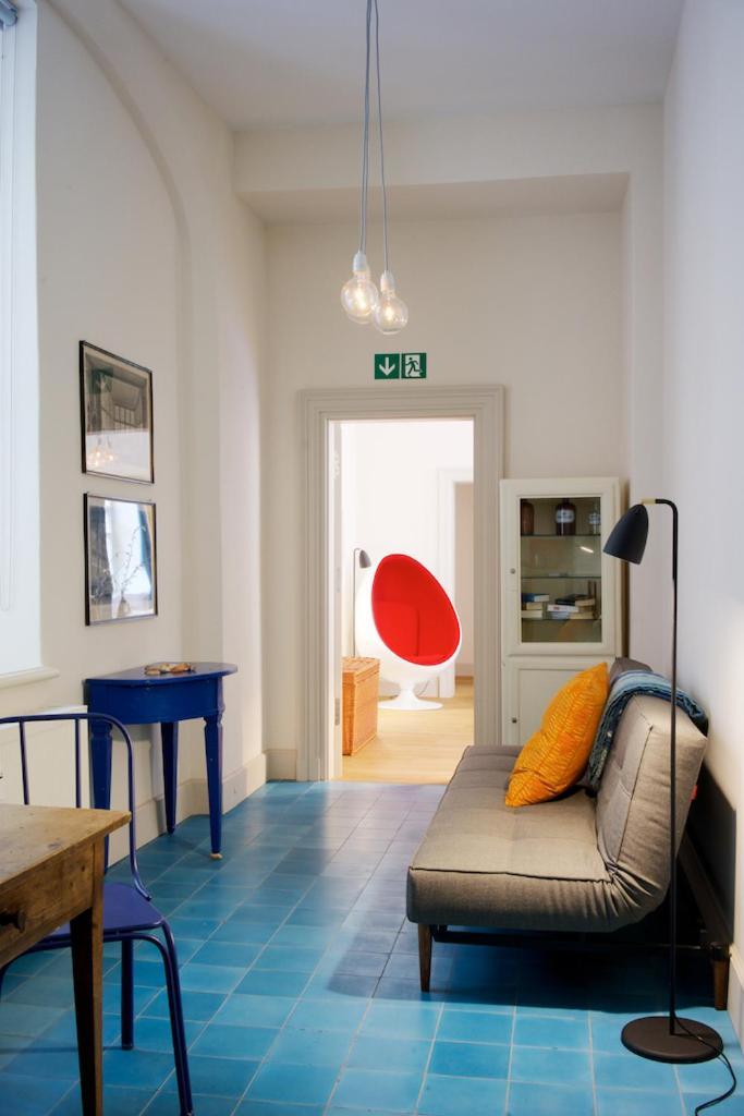 One-Bedroom Apartment Sofa Bed