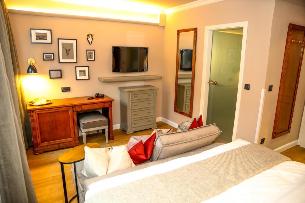 Double Room Economy