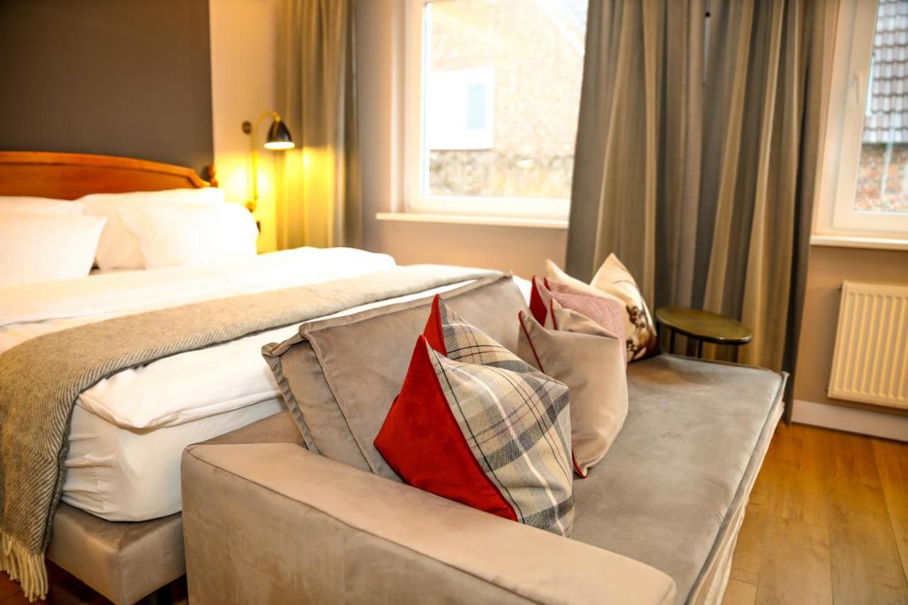 Double Room Economy