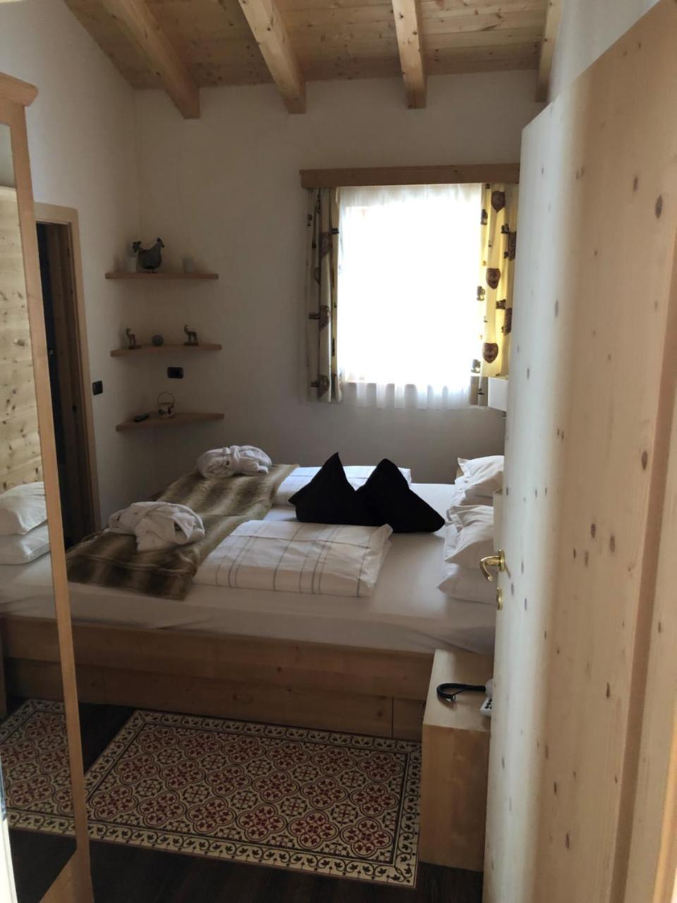 One-Bedroom Apartment,770304763:JPEG