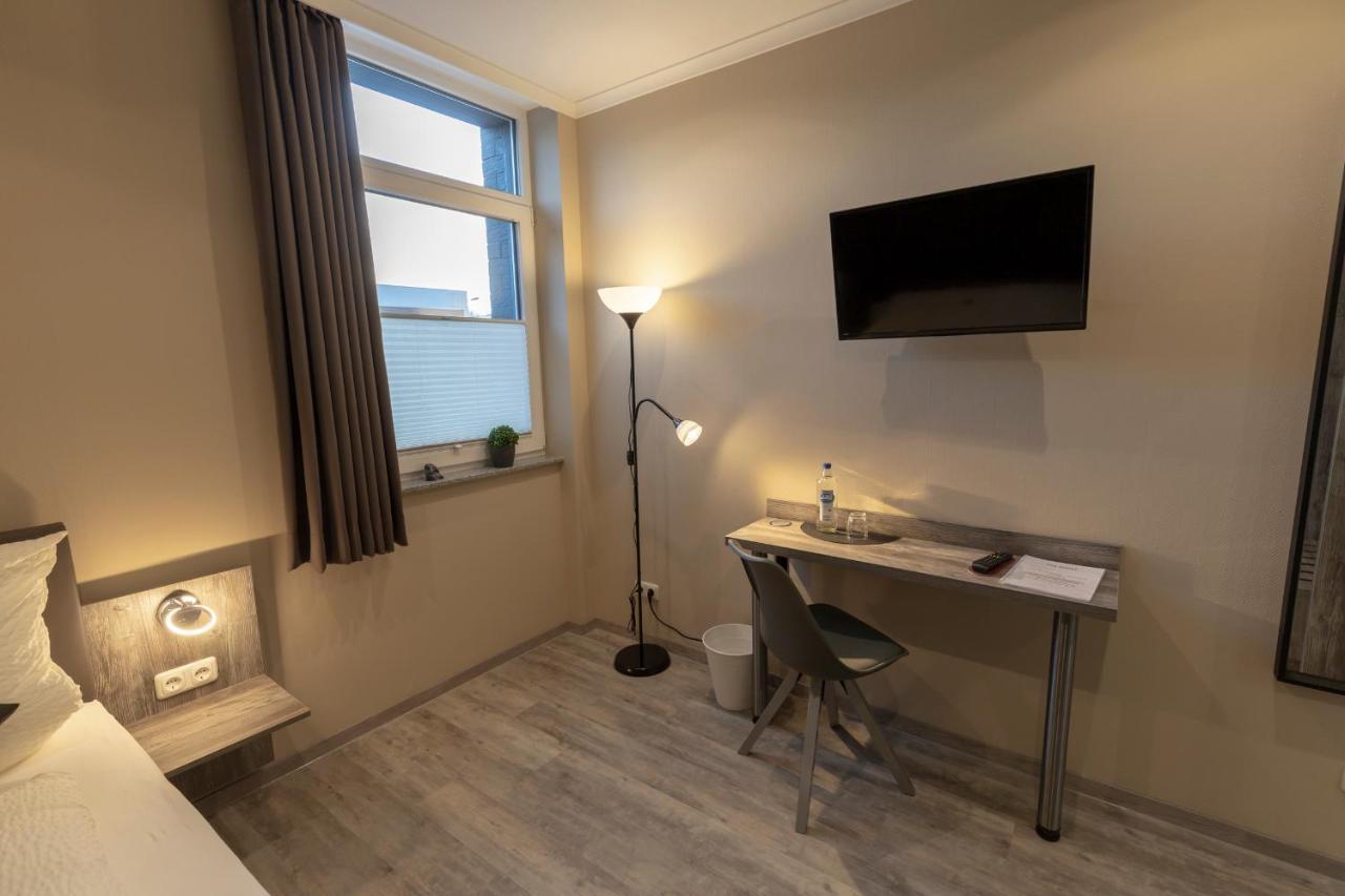 Single Room,771354664:JPEG