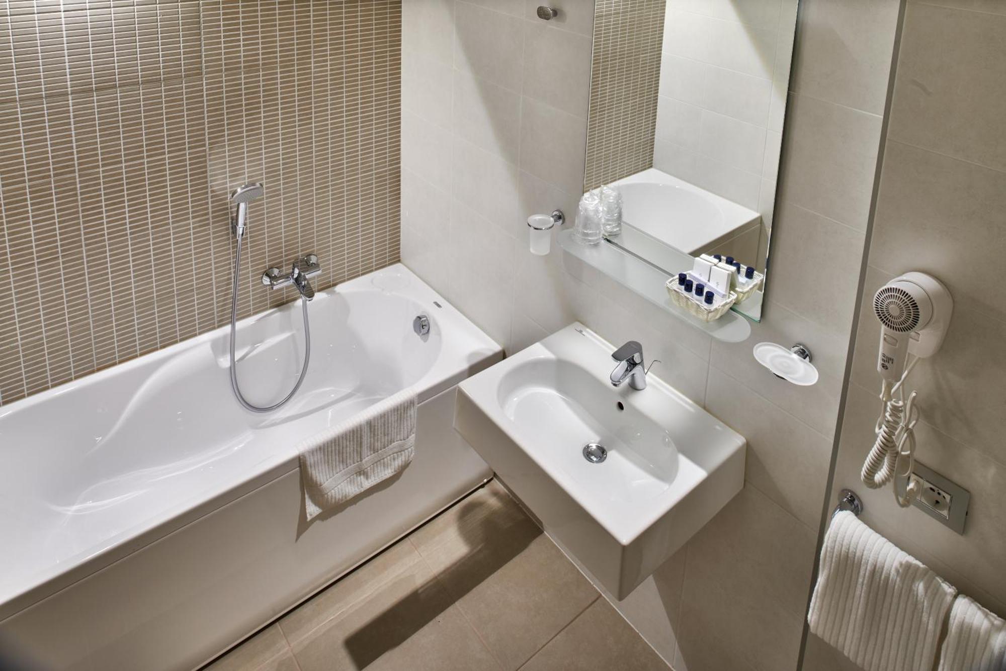 Deluxe Double or Twin Room,1662394558:JPEG