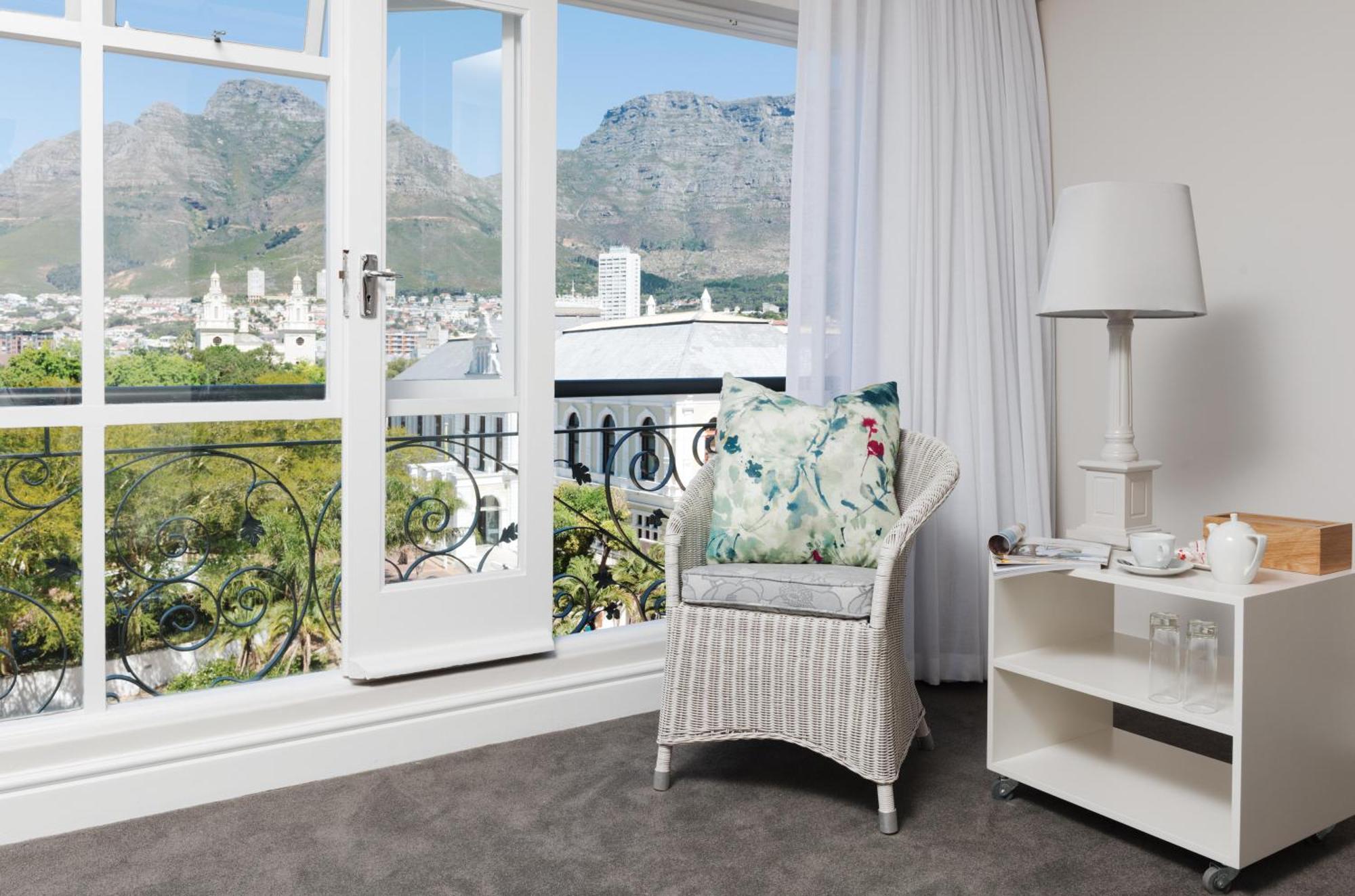 Double or Twin Room mountain view