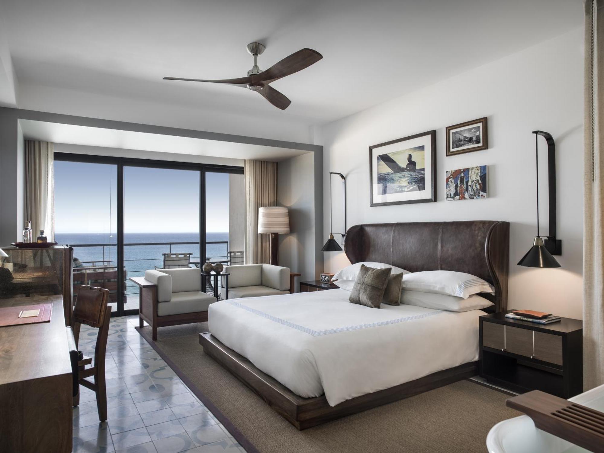 King Room with Ocean View and Roll-in Shower - Disability Access
