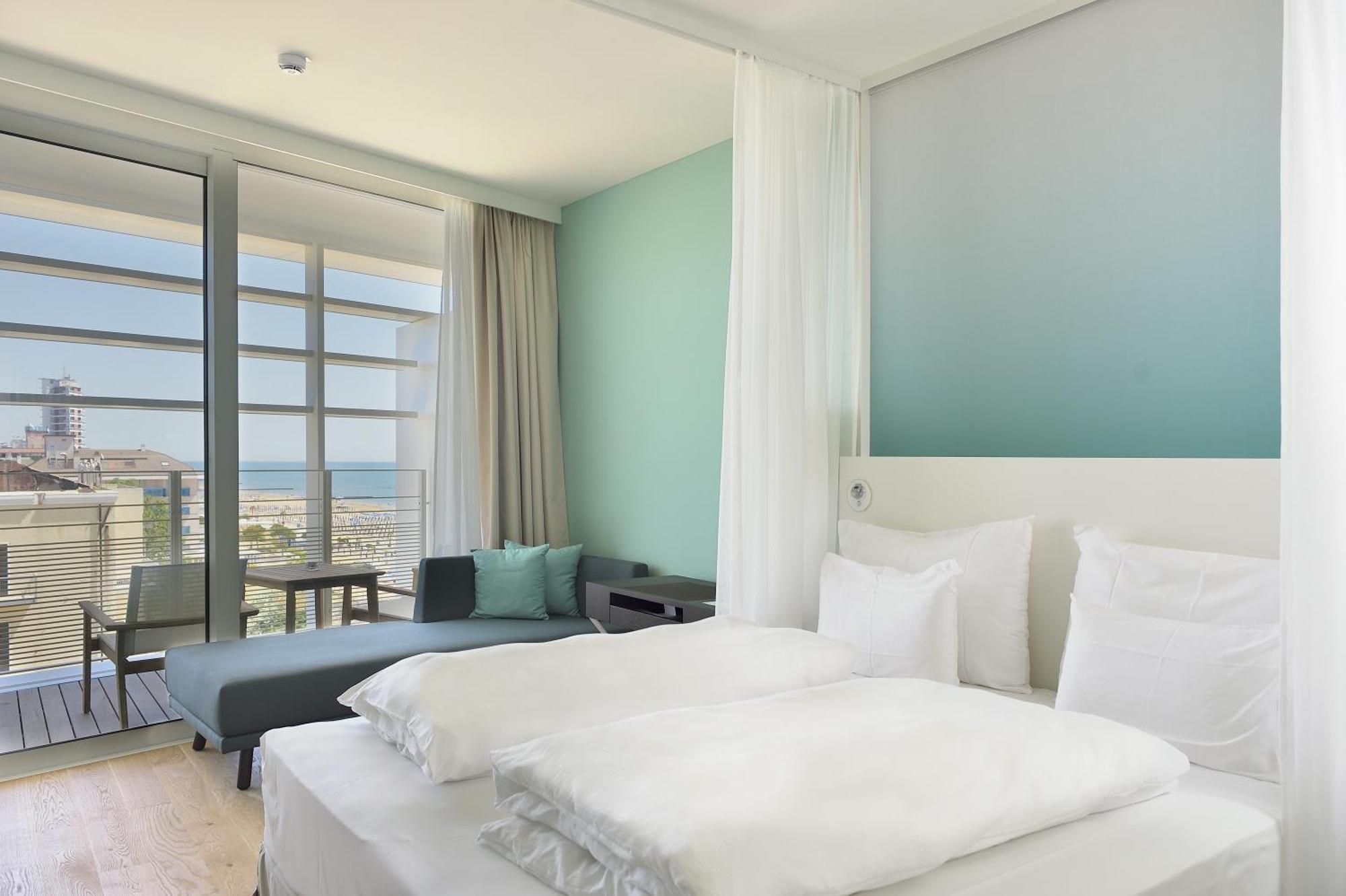 Superior Room with Balcony and Lateral Sea View,773499823:JPEG
