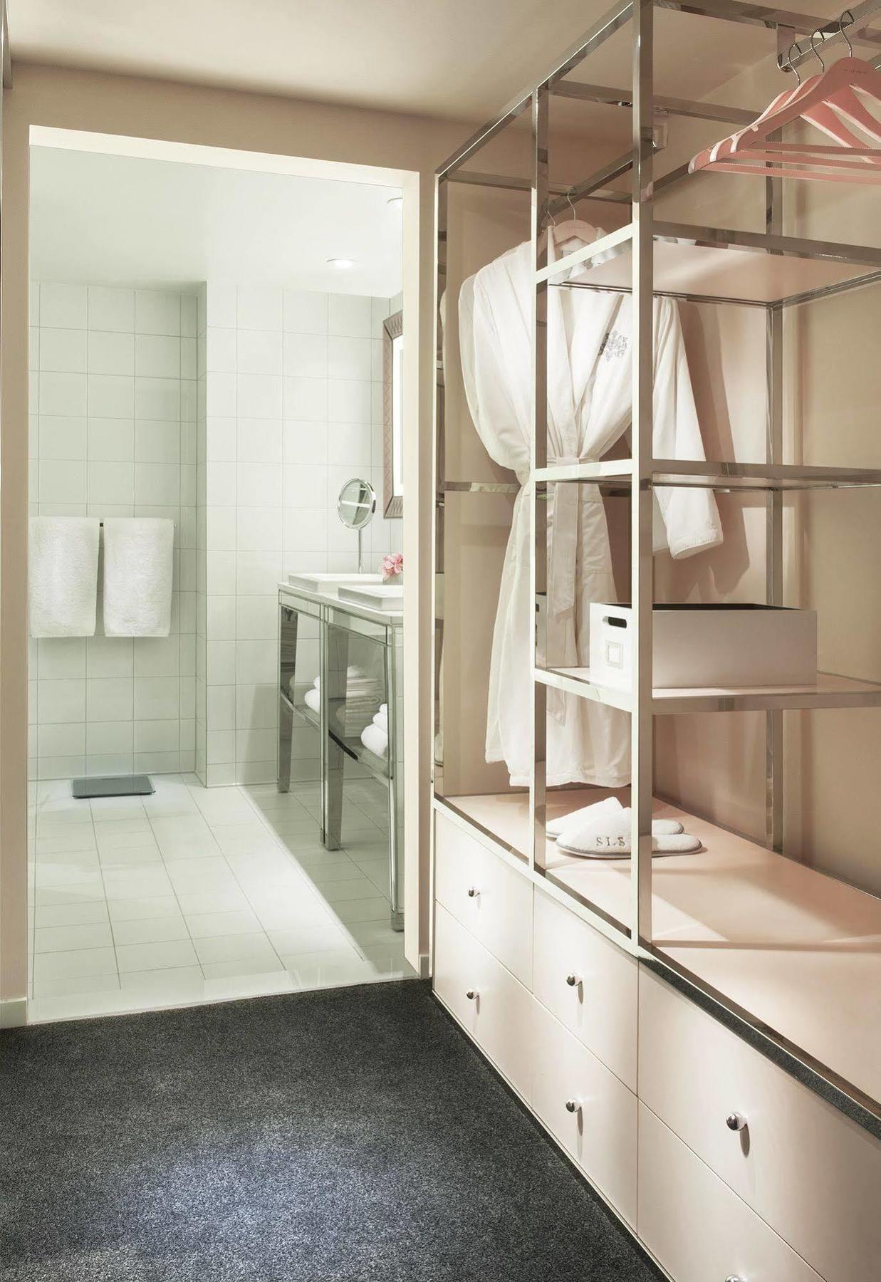 Mega Suite