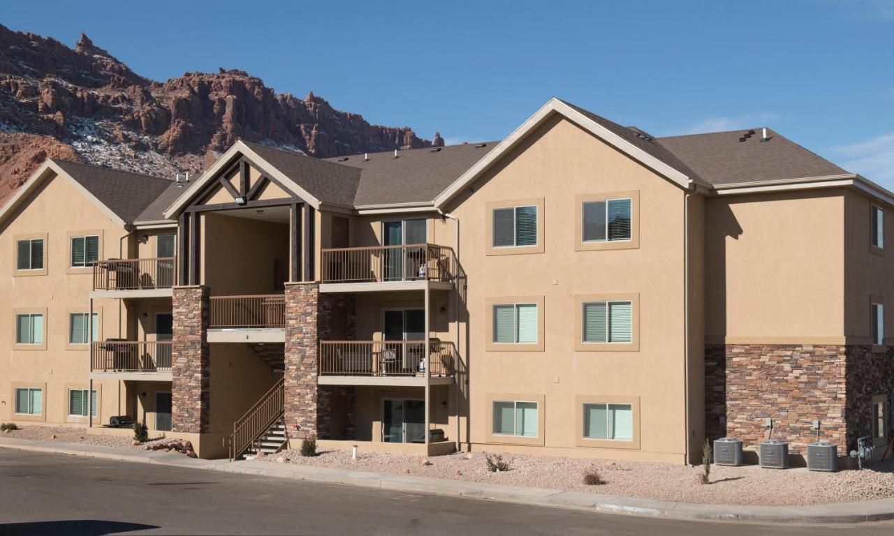 Three-Bedroom Apartment,774840307:JPEG
