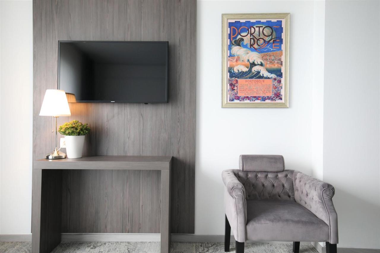 Standard Suite,775685353:JPEG