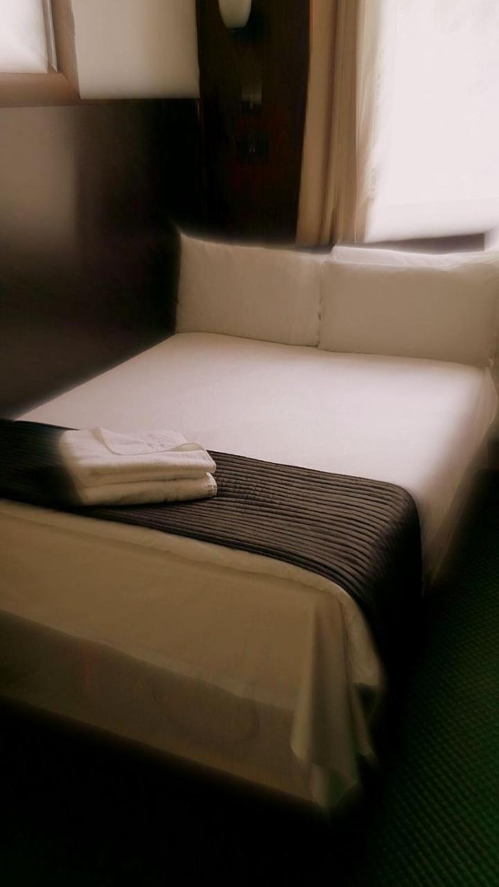 Single Room,1111709298:JPEG