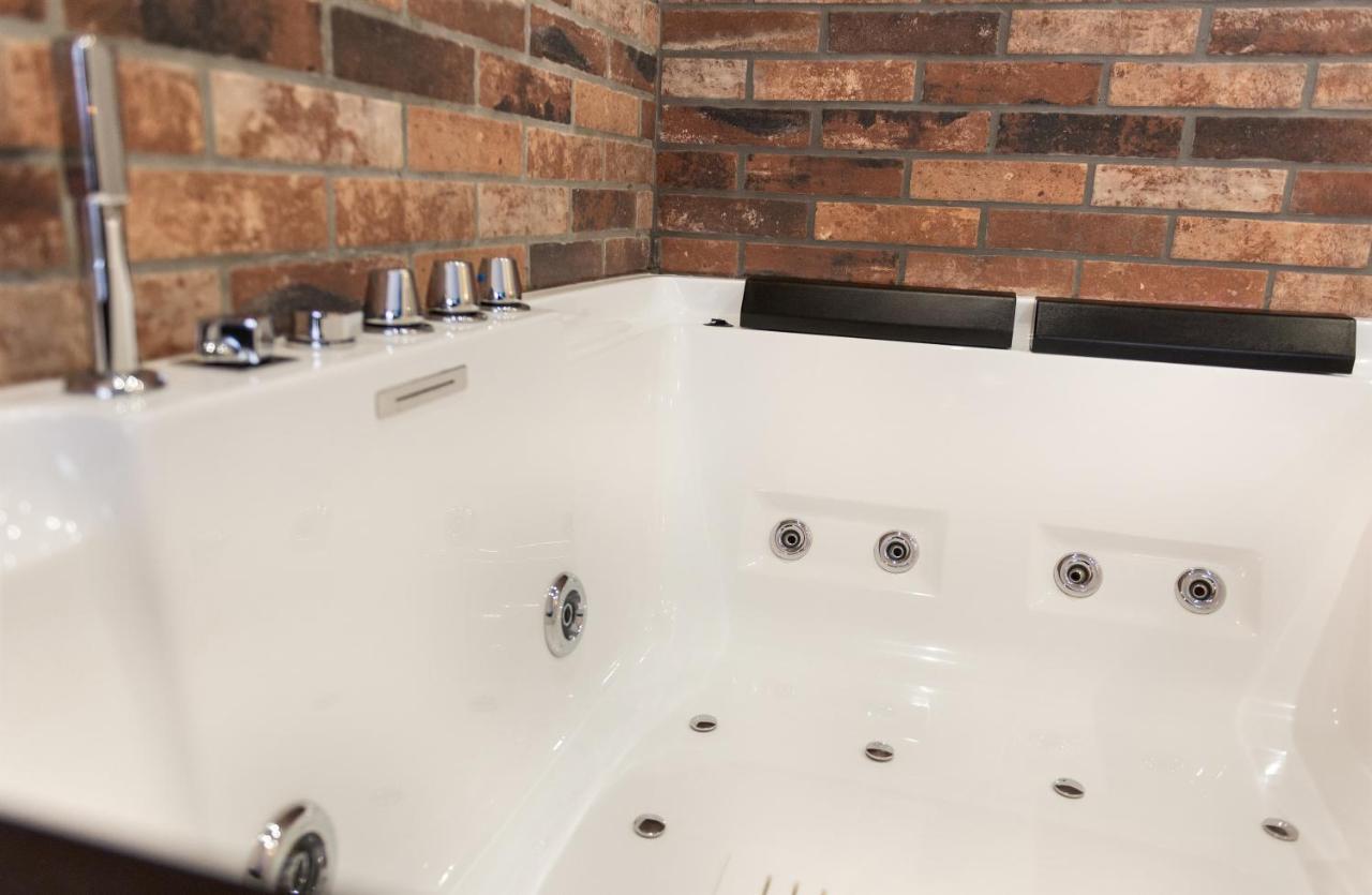 Deluxe Suite mit Whirlpool-Badewanne