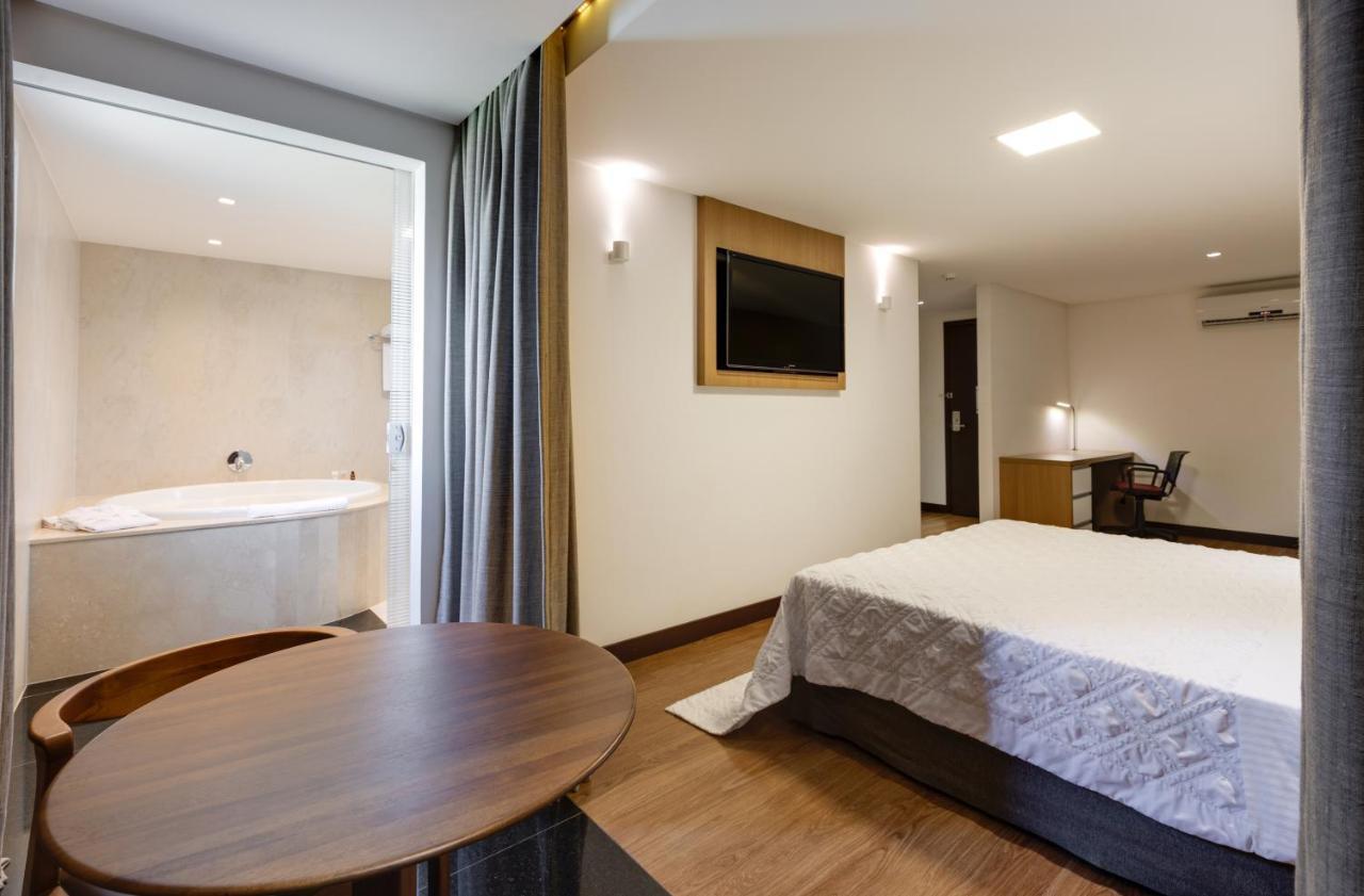 Luxury Suite Spa Bath