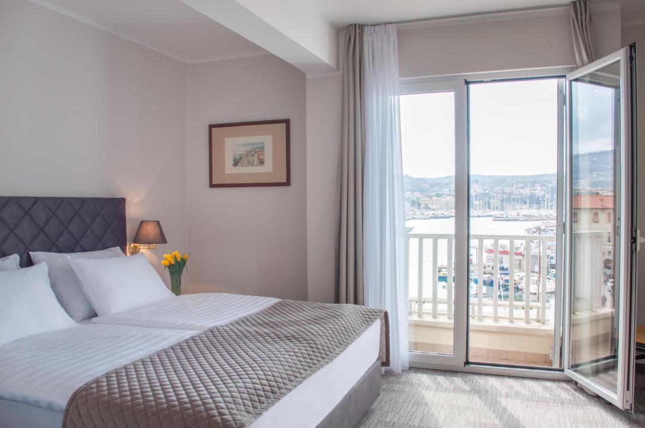 Double or Twin Room Sea View,776006266:JPEG