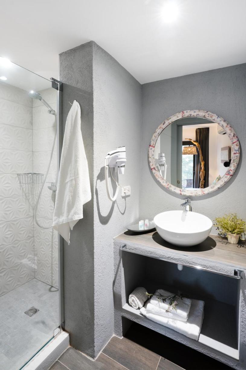 Family Room Private Bathroom