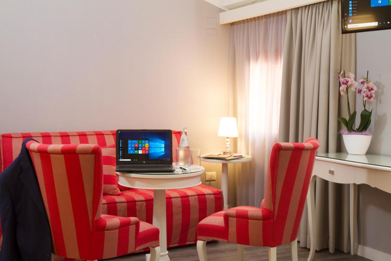 Deluxe Junior Suite,964481854:JPEG