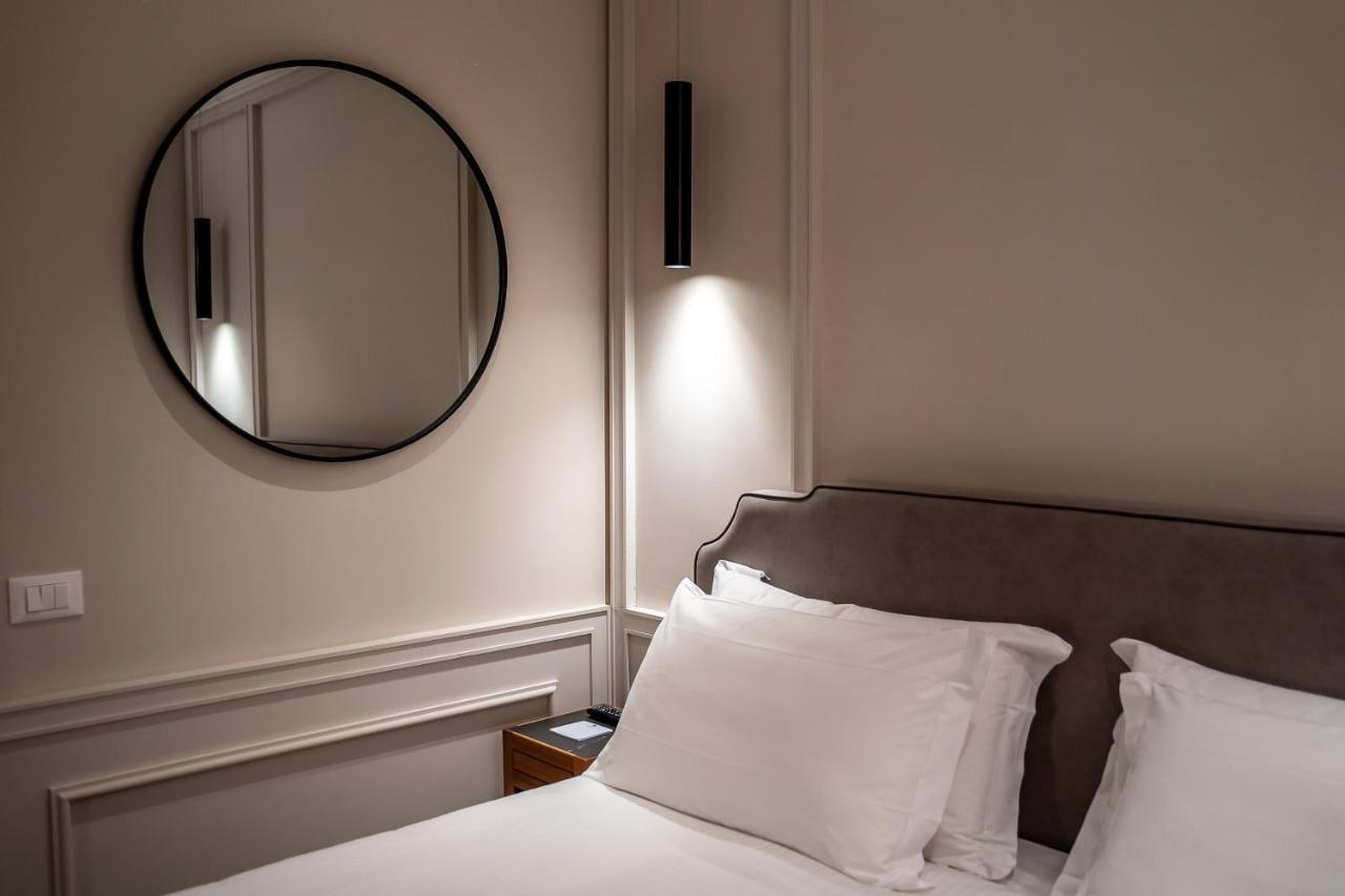 Small Double or Twin Room,1110155325:JPEG