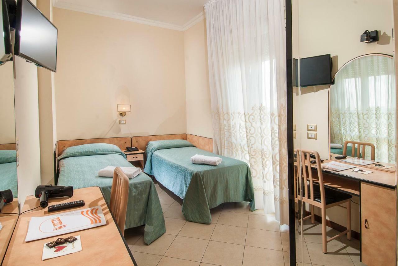 Twin Room,776743513:JPEG